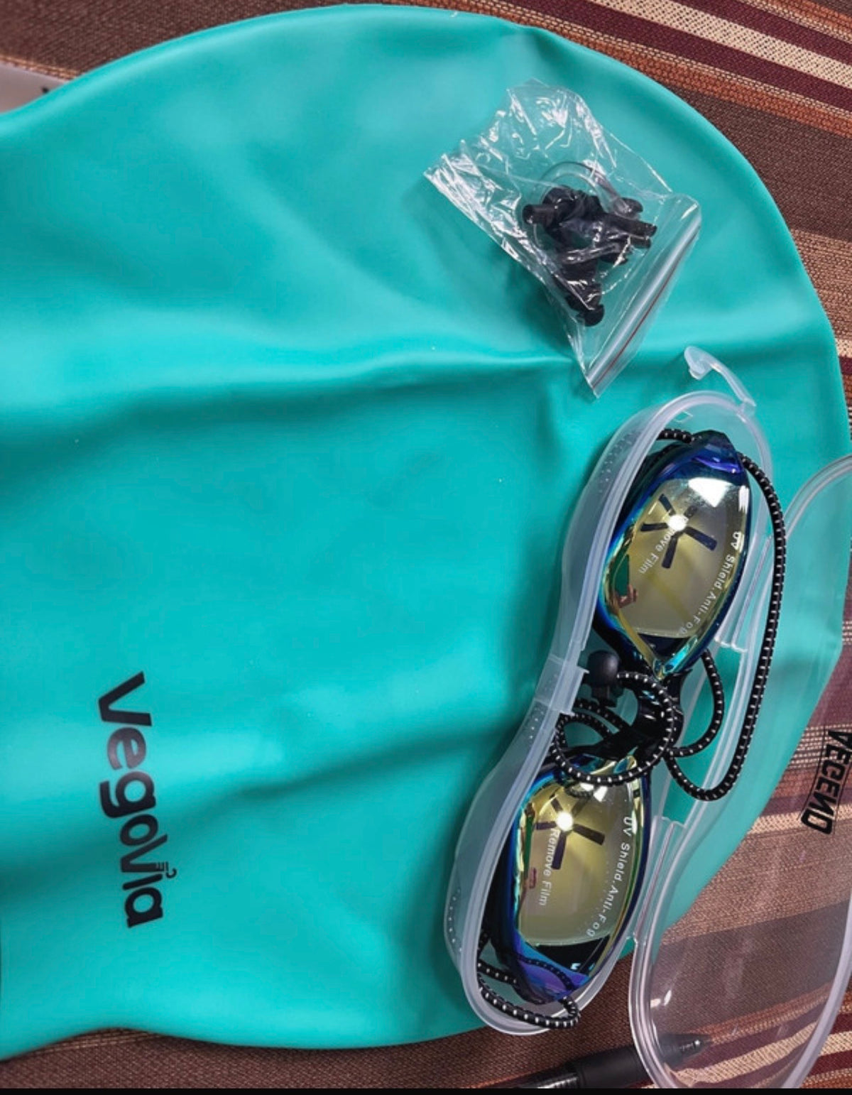 Adult Swim Goggles w/ Swim Cap w/ Ear Plugs